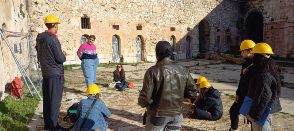 Mix ton stage — Élargir les horizons des jeunes filles